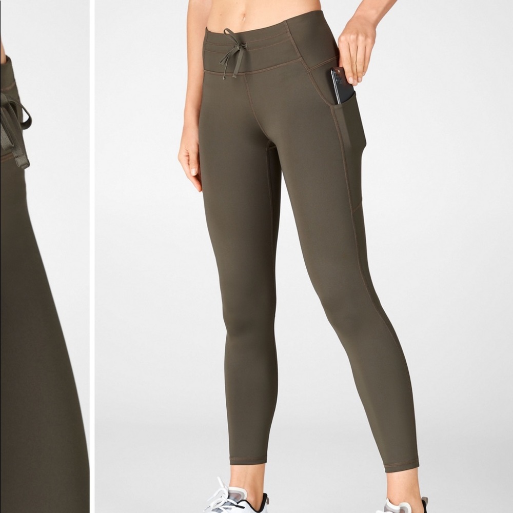 Fabletics Mid-Rise Ultracool Shine-Panel 7/8